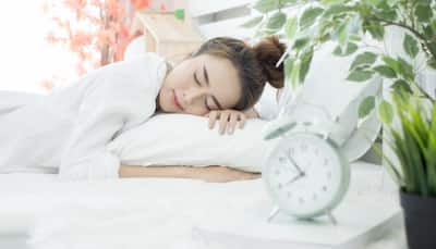 Is Daytime Sleeping A Potential Factor In Dementia Development, Expert Shares Risks
