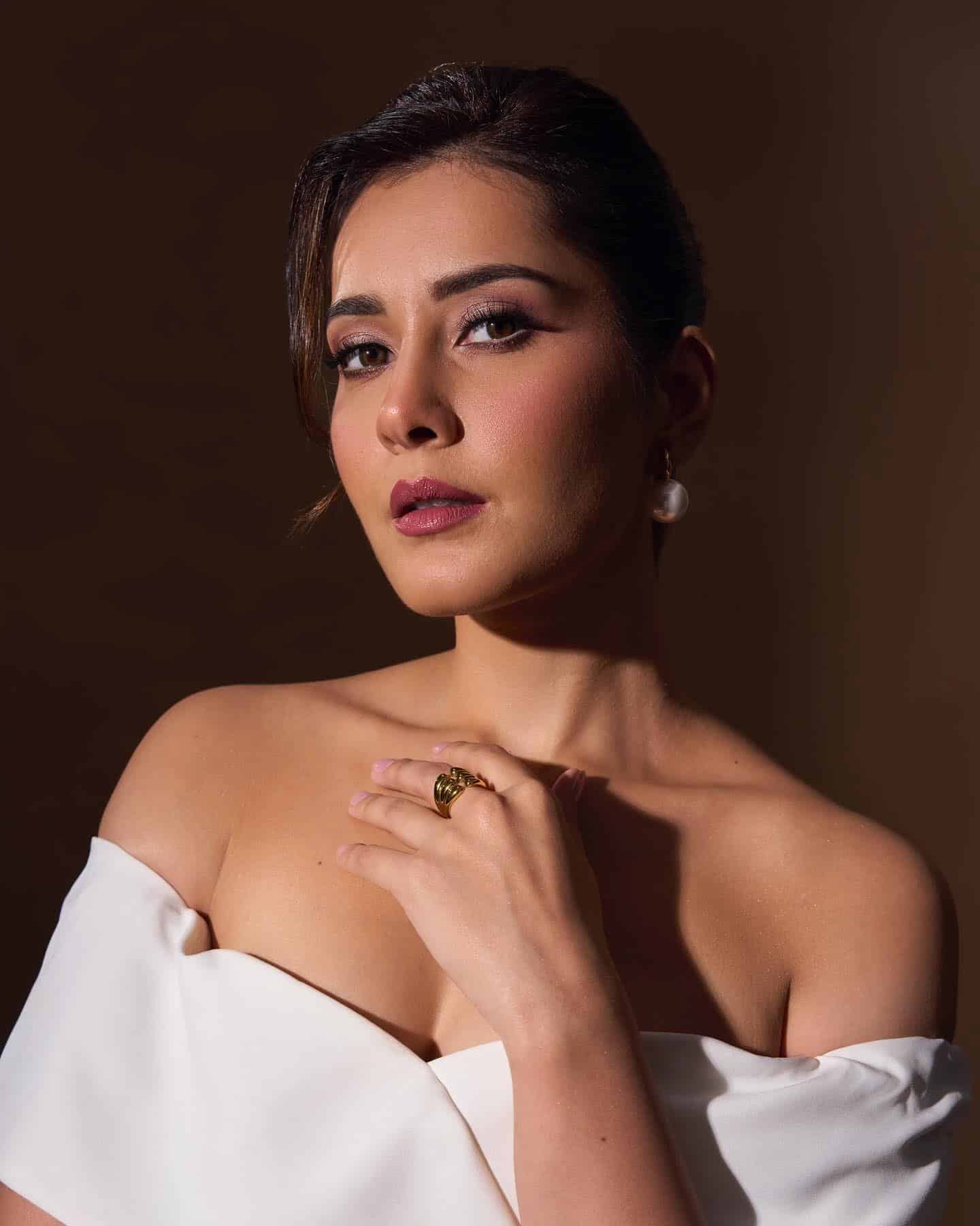 Raashi Owns the Off-Shoulder Elegance