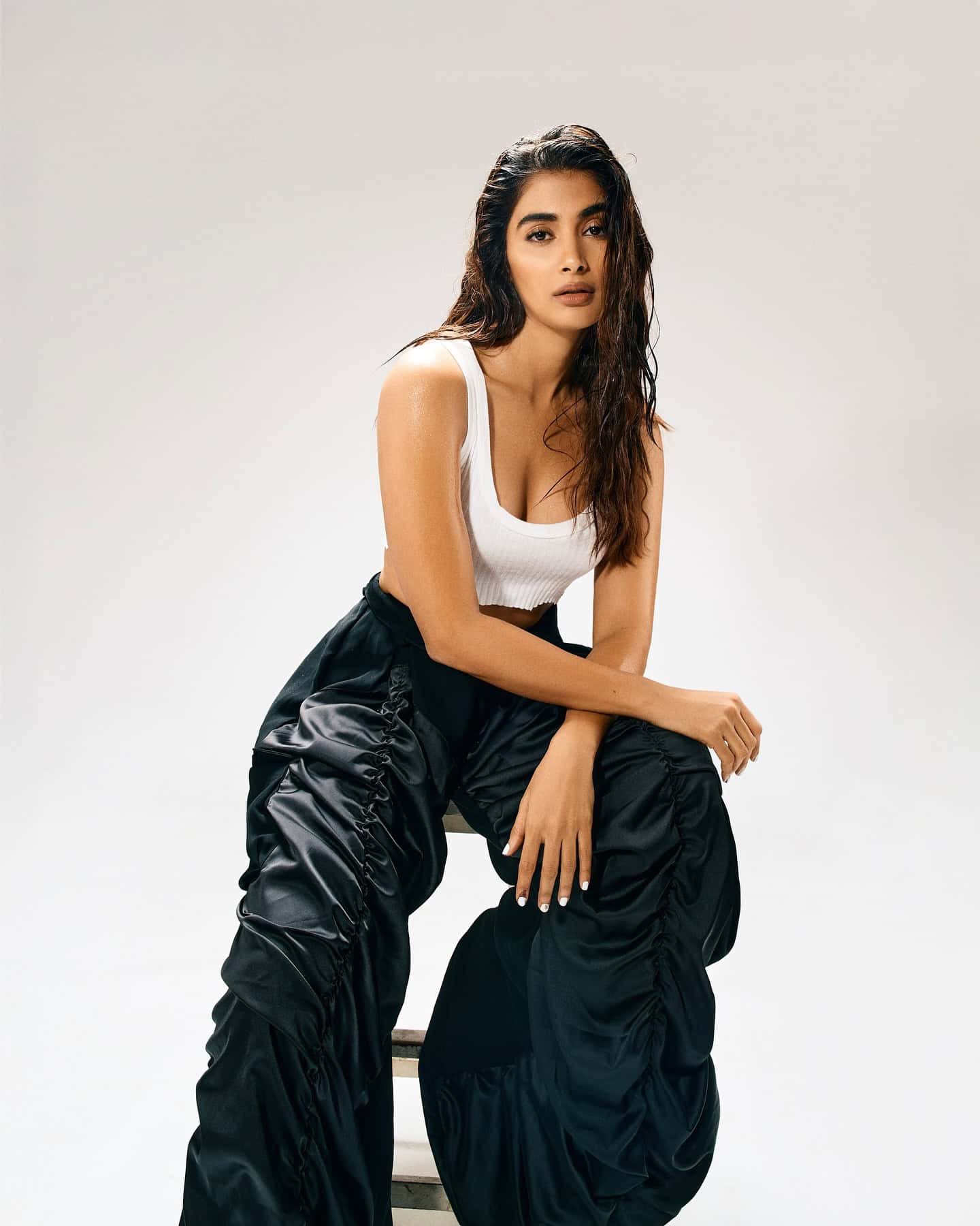 Pics- Pooja Hegde’s Sexy Abs Are On Fire