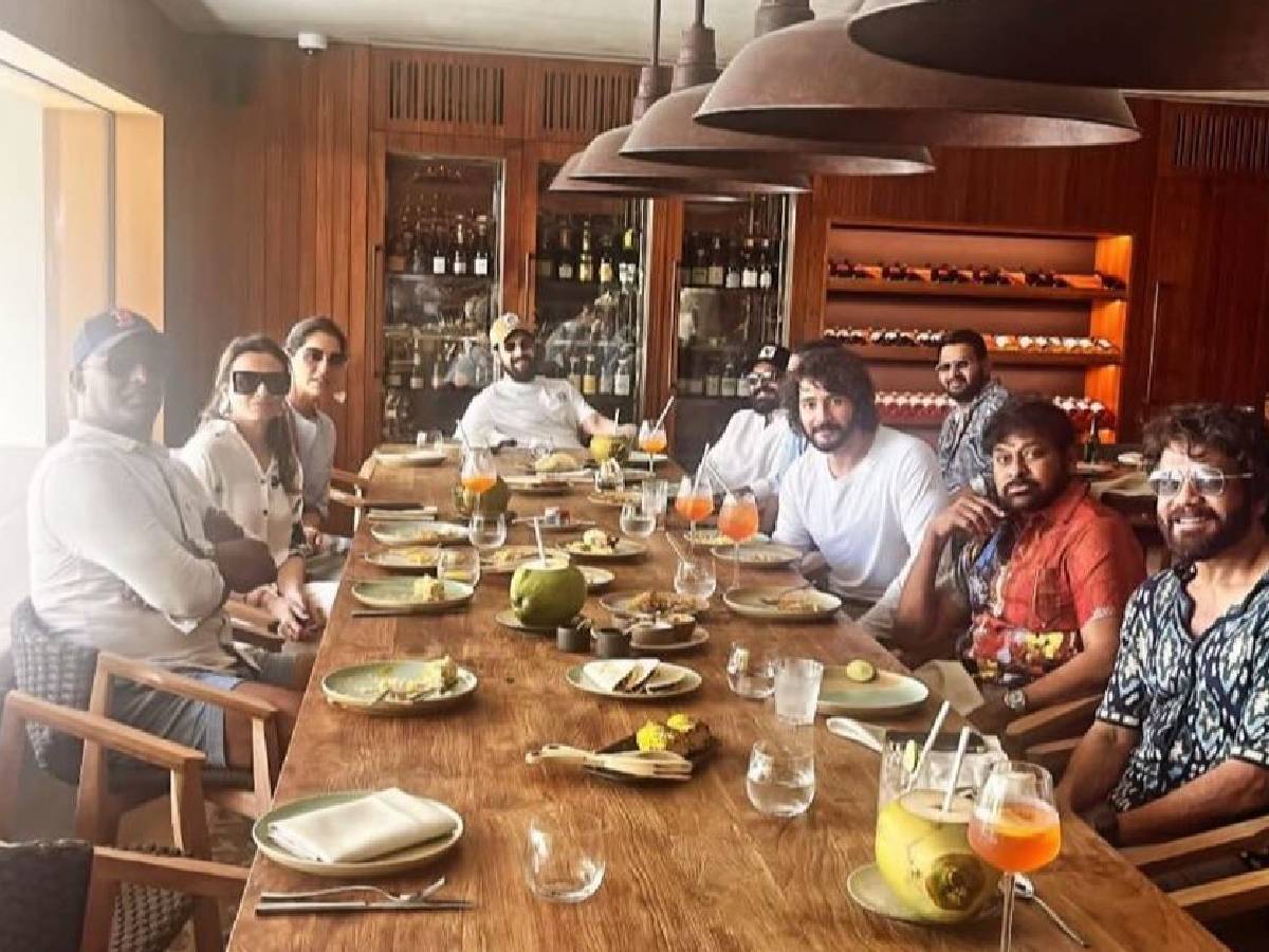 Pic Talk: Chiru, Nag, Mahesh, Charan, Akhil Partying In Maldives