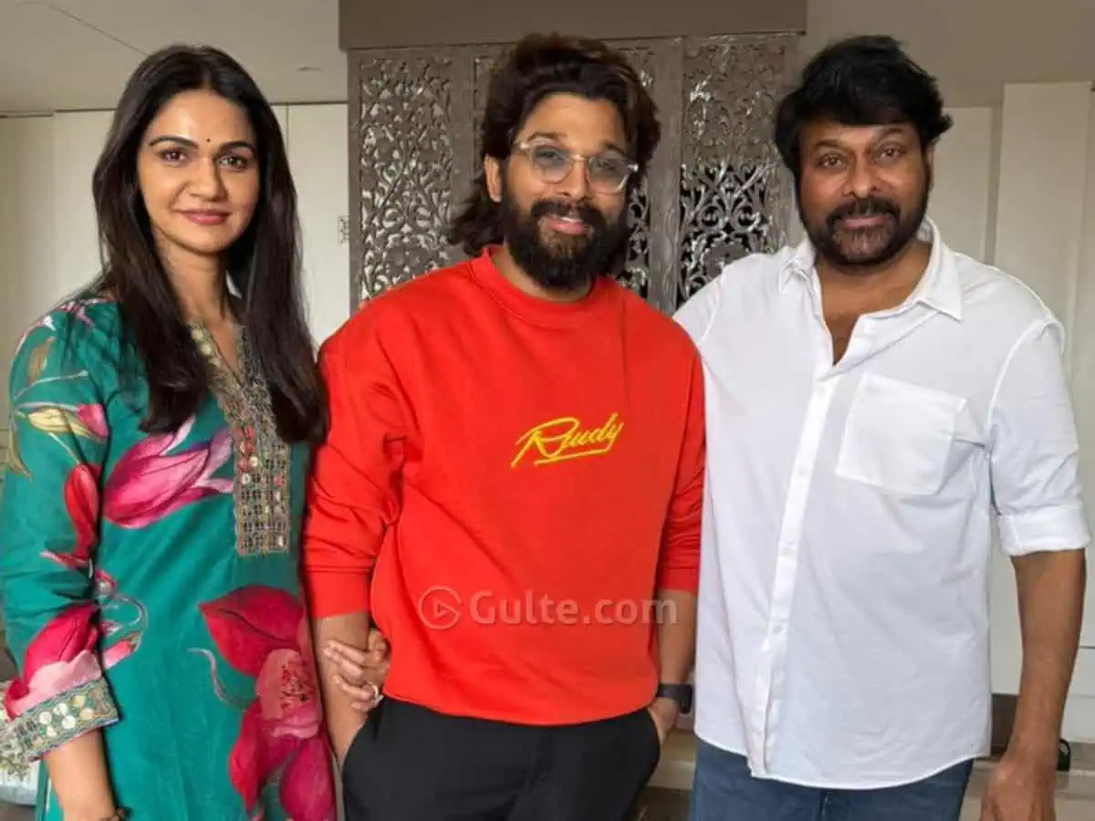 Allu Arjun Meets Megastar Chiranjeevi