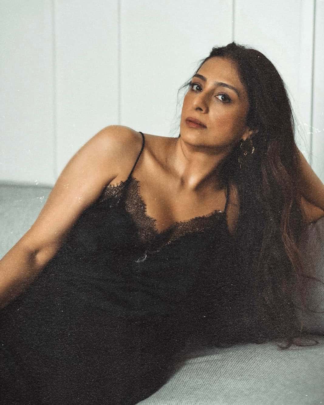 Tabu at 53, Still Stunning – Pics