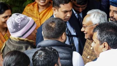 Bihar Politics: RJD Invites Nitish Kumar To Join Mahagathbandhan But Lalu, Tejashwi Not On Same Page