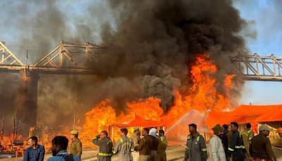 Mahakumbh Fire: Cylinder Blast Triggers Massive Blaze; Over 200 Tents Destroyed | Video