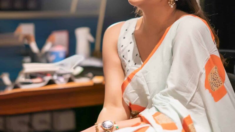 Anasuya Drifts Into Papaya Print Saree!