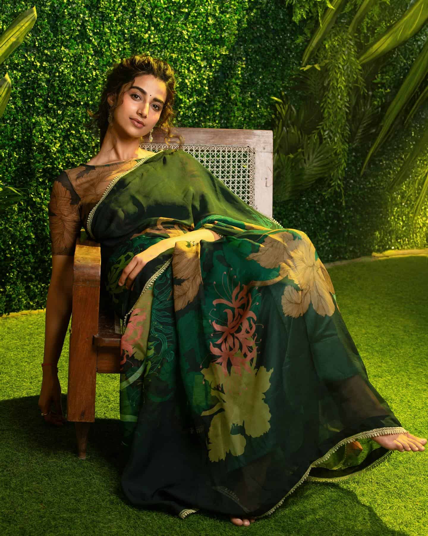 Meenakshi’s Green Saree Glow is Pure Poetry!