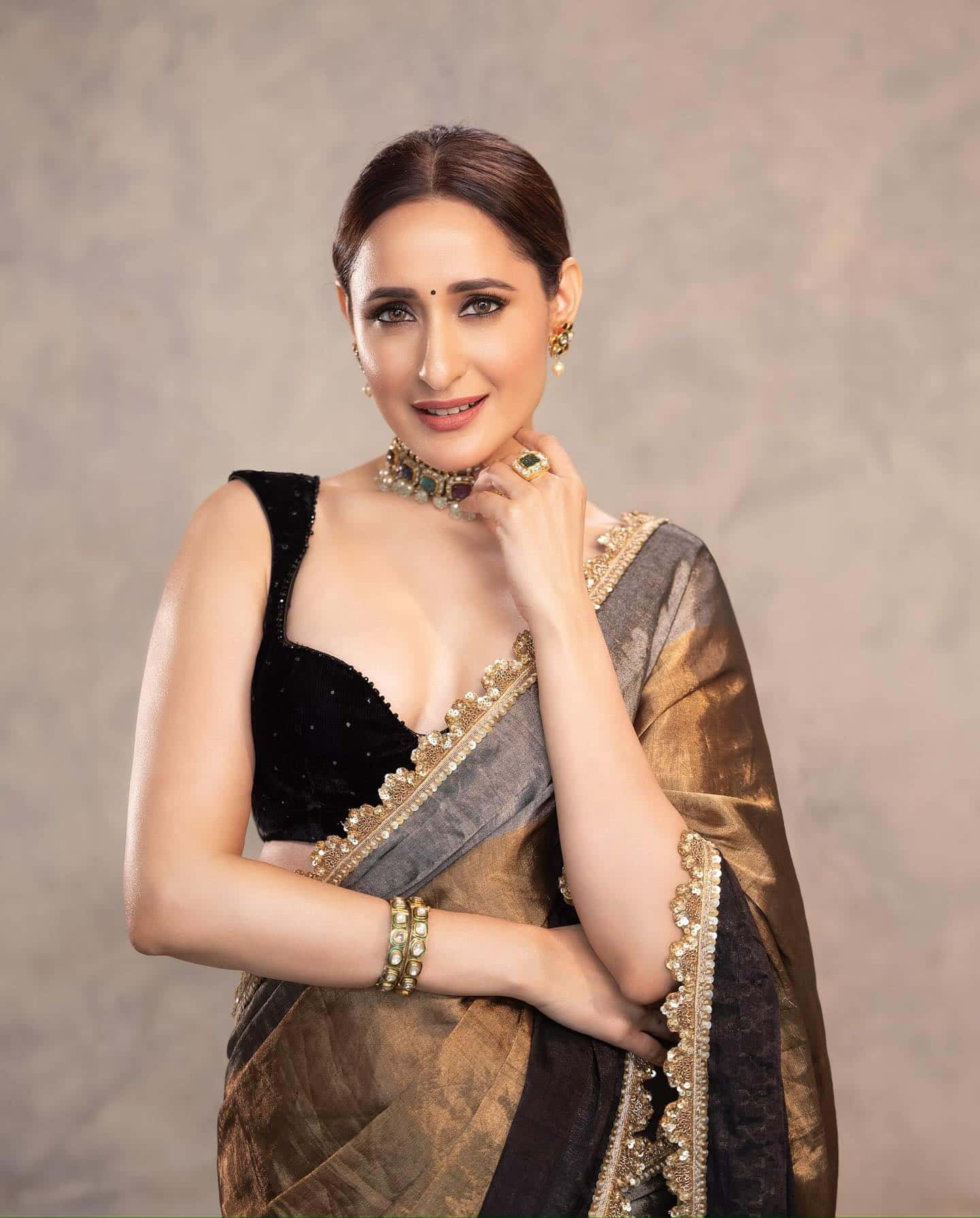 Pragya Jaiswal Stuns Like a Golden Goddess!