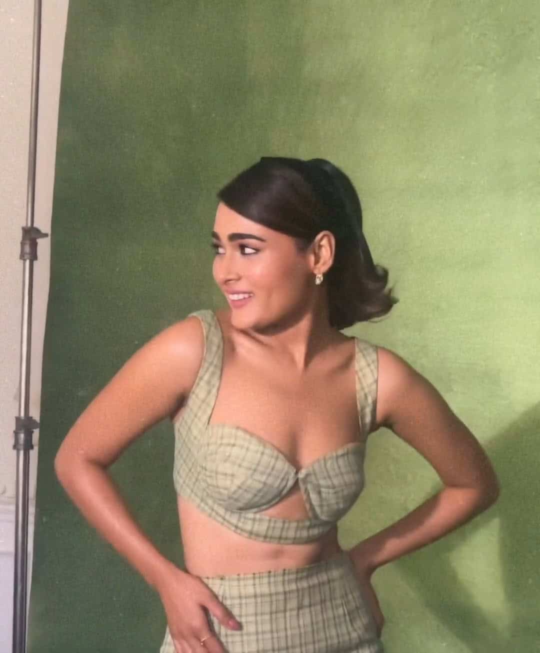 Shalini Pandey On Fire With Thigh Slit