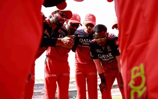 1745901172465_rcb-huddle What happens if RCB lose all remaining matches in IPL 2025?