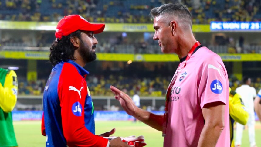 Kevin Pietersen and KL Rahul of Delhi Capitals during an IPL 2025 match. (Sportzpics for IPL)