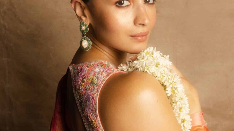 Alia Bhatt Wows in Orange Saree Look