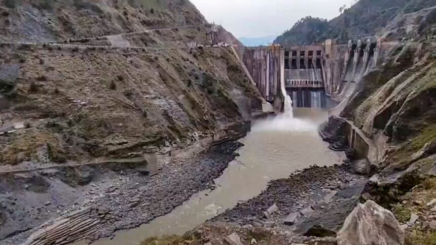 India cuts water flow through Baglihar dam