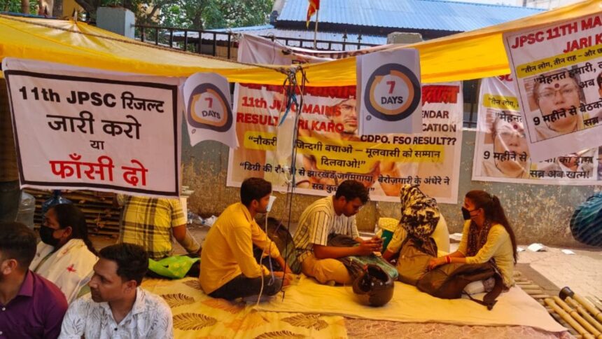 As the Jharkhand protest continued, several students reportedly fell ill due to heatstroke and had to be rushed to nearby hospitals.