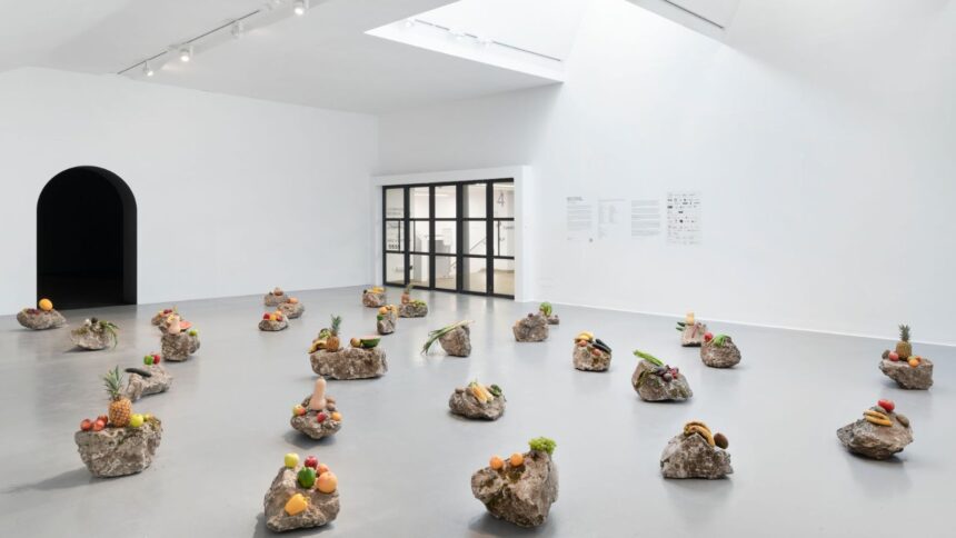 Edgar Calel, Ru k ’ ox k ’ ob ’ el jun ojer etemab ’ el (The Echo of an Ancient Form of Knowledge), 2021. Photo: Tate