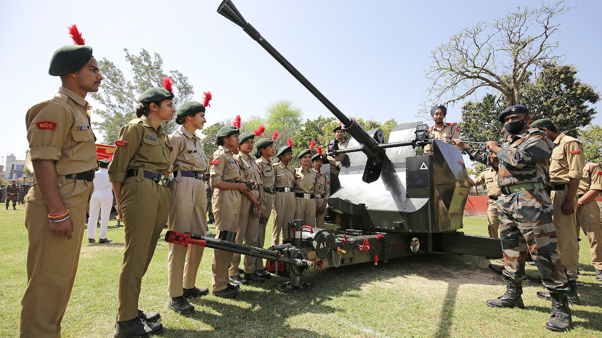 File photo of Army officer explaining working of L/70 guns to NCC cadets at Khalsa College in Amritsar | ANI