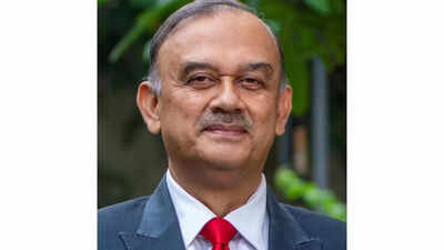 Chairman's abrupt exit sinks bank's stock by 5%