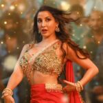 Nora Fatehi in a still from the video of Sarke Chunar Teri Sarke.