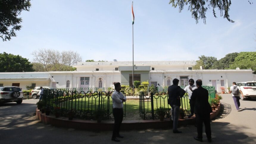 Congress eviction notice Akbar Road, raisina road, congress bungalows,