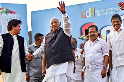In Kerala, Kharge, Rahul allege secret deal between CPIM, BJP