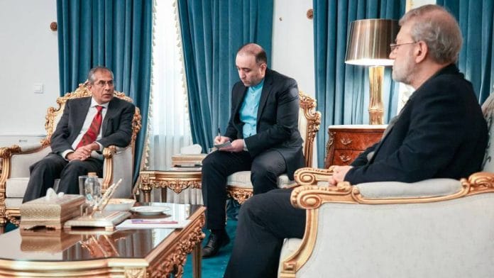 Pavan Kapoor, Deputy National Security Adviser of India, with Ali Larijani, Secretary of Iran’s Supreme National Security Council | Photo: X/@IRANinMumbai