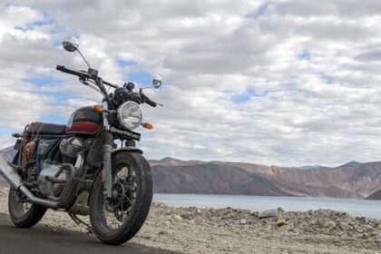 Royal Enfield Interceptor 650 is the brand's flagship mid-capacity roadster that blends 1960s-inspired British design with modern engineering.