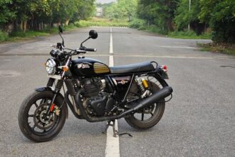 Royal Enfield Interceptor 650 is Royal Enfield's flagship mid-capacity roadster that blends 1960s-inspired British design with modern engineering.