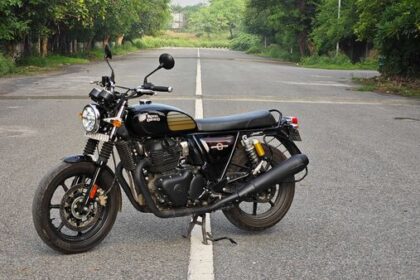 Royal Enfield Interceptor 650 is Royal Enfield's flagship mid-capacity roadster that blends 1960s-inspired British design with modern engineering.