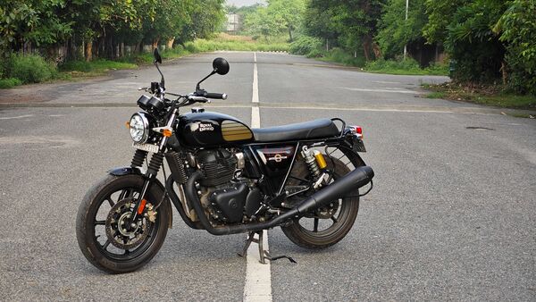 Royal Enfield Interceptor 650 is Royal Enfield's flagship mid-capacity roadster that blends 1960s-inspired British design with modern engineering.