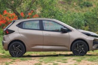 The Tata Altroz comes priced between  ₹630,390 and  ₹10,51,190 (ex-showroom).