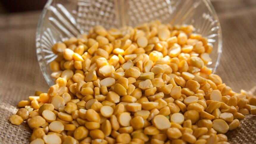 In June 2021, India and Myanmar signed an agreement to promote the trading of Urad and Tur dals. ((Source: Pixabay)