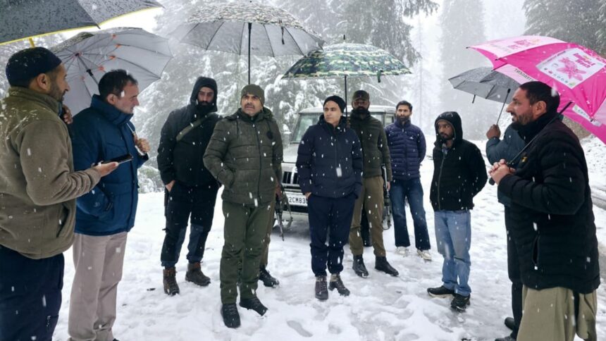 Snowed in at 14,000 feet: Schoolchildren among 100 stranded at J-K mountain passes, rescued