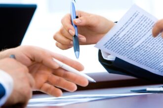 The agreement was signed in Sakawrdai on Tuesday by Home Department Secretary David Lalthantluanga and HPC-D(LF) head Lalhmingthanga Sanate