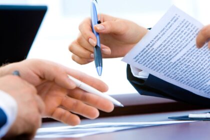 The agreement was signed in Sakawrdai on Tuesday by Home Department Secretary David Lalthantluanga and HPC-D(LF) head Lalhmingthanga Sanate