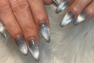 Cat eye nail polish does contain iron oxide or iron-based magnetic particles