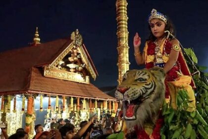 A child dressed as Lord Ayyappa at Karpoorazhi procession, organised by the Travancore Devaswom Board at Sabarimala. | Commons