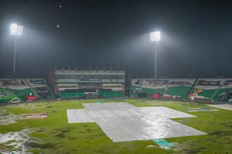 Rain had stopped but the outfield stayed waterlogged. (PSL Photo)