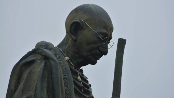 A statue of Mahatma Gandhi | Pixabay