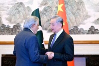 A diplomatic meeting between Chinese Foreign Minister Wang Yi and Pakistani Deputy Prime Minister and Foreign Minister Mohammad Ishaq Dar in Beijing on March 31, 2026 | (c) Copyright Thomson Reuters 2026