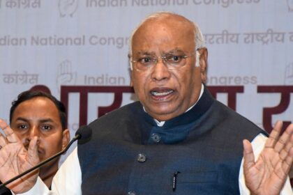 Kharge’s 'venomous snake' remark about BJP-RSS, Sarma's jibe cap off final day of Assam campaign