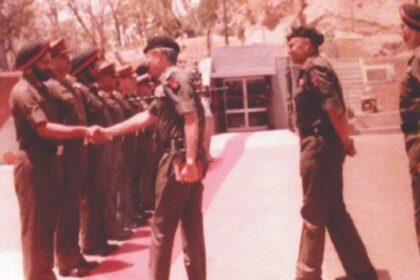 COAS Gen AS Vaidya congratulating Maj Gen Amarjit Singh and others at the Northern Command bunker after the successful conduct of Operation Meghdoot. Behind the COAS, Lt Gen ML Chibber and Lt Gen Cheema can be seen | Photo: Amit Krishnakant Paul
