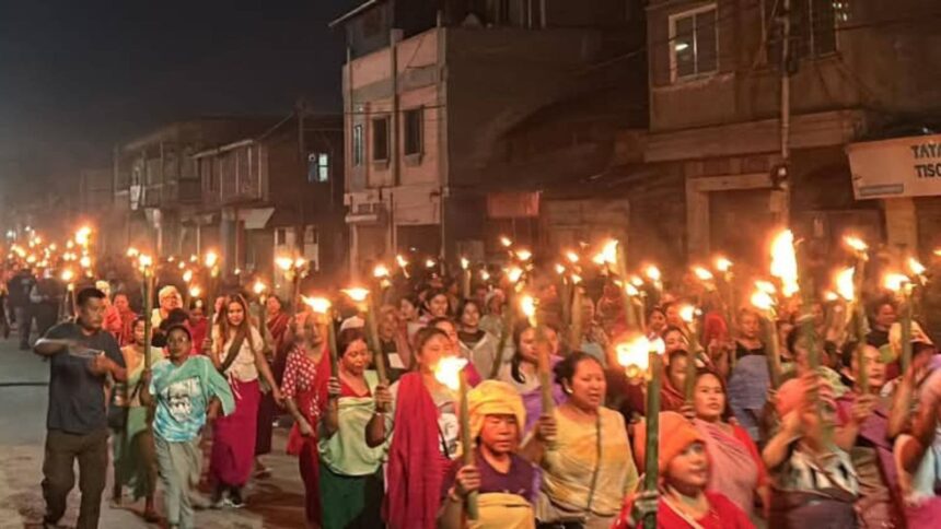 For two consecutive nights in the capital Imphal, massive rallies with hundreds of protesters carrying torches have been carried out in defiance of the night curfew