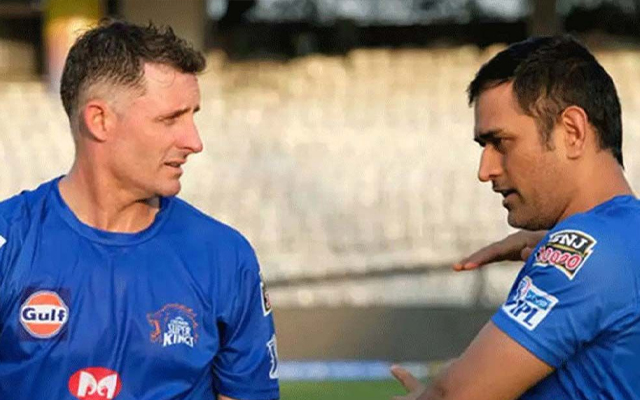 MS Dhoni and Mike Hussey