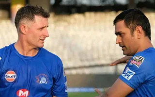 MS Dhoni and Mike Hussey