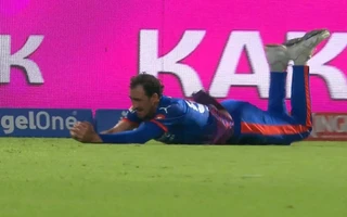 1779642443983_mitchell-starc-catch Mitch Starc catch