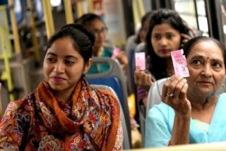 Women showing pink free tickets as they travel on DTC bus | Representational image | ANI/R Raveendran