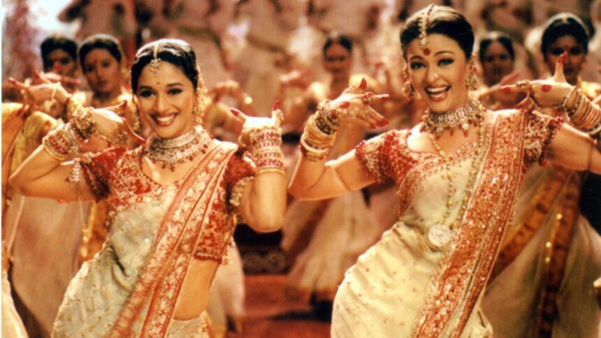 Madhuri Dixit performing in Dola Re Dola sequence with Aishwarya Rai