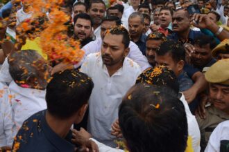 Before he set out, Nishant sought the blessings of his father at his new residence, 7, Circular Road.