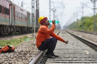A worker beats the heat on a hot summer day, in Prayagraj, Uttar Pradesh, Friday, May 22, 2026. (PTI Photo)