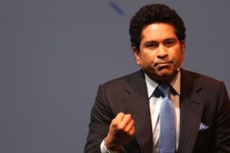 Tendulkar feels that there should be four overs of batting powerplay and two overs of bowling powerplay (File Photo)