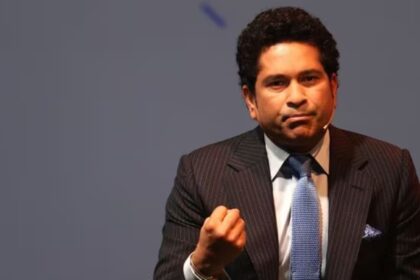 Tendulkar feels that there should be four overs of batting powerplay and two overs of bowling powerplay (File Photo)